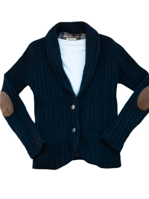 Kashmir Cardigan/ Mossimo dutti  - Superfin sällsynt kabelstickad cardigan/kavaj från Massimo Dutti 🤩  Passar både till vardagliga och finare tillfällen då den får fint att klä med t-shirt eller skjorta ⭐️  Material: Kashmir och ull blandning  Priset är ej hugget i sten  Skicka gärna ett meddelande om du undrar något 😊