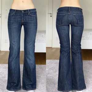 citizens of humanity   - Midja: 78 innerben: 74 lågmidjade bootcut jeans, vintage från Citizens of Humanity. Storleken är W27. Jag är 165cm och de är lite för korta på mig.