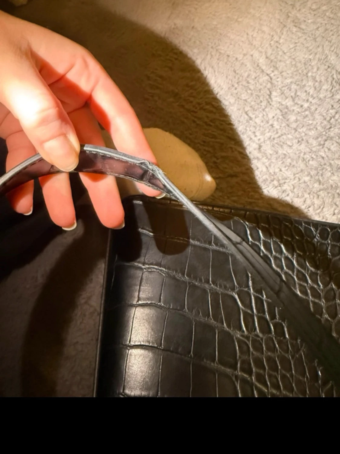 Svart axelväska med guldkedja - 2