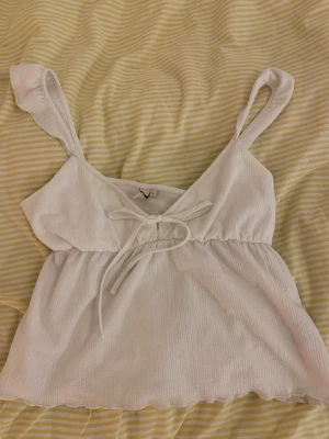 Vit topp från Nelly  - Vit sommartopp från Nelly💕