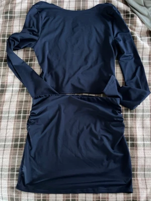 Marinblått sett - Marinblått sett från shein! Oanvänt men tagit bort lapparna! Fin öppenrygg!