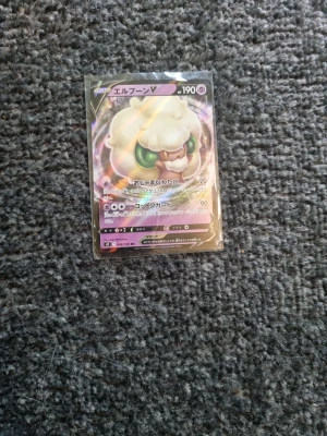 3 japanska Pokémonkort V - Säljer 3 japanska pokemonkort I vmax. Väldigt bra sick är I plastficka så det är nästan orörda.