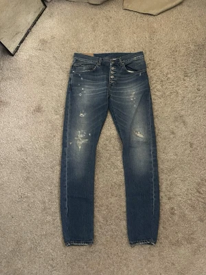 Dondup Jeans - |Dondup Jeans| | Storlek: W33  | Skick: 9/10| Medföljer: inget| Frågor eller funderingar tveka inte på att höra av dig!