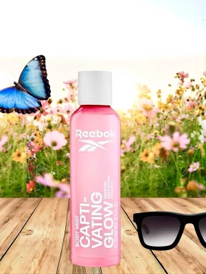 Reebok Captivating Glow Body Mist! - Reebok Captivating Glow är en blommig & sofistikerad mist med toner av gyllene päron, violblad och apelsinblomma som övergår till ett hjärta av jasmin, fresia & saftig aprikos samt basnoter av vanilj och sandelträ. Dessutom innehåller doften plastfritt skimmer för en strålande finish på huden. 250 ml. Oanvänd.