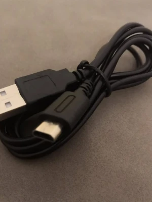 DS Lite USB laddkabel laddare  - Ladda din Nintendo DS Lite med laddningskabel. Fungerar EJ till Nintendo DS,  DSi eller andra konsoler. (#155)