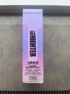 Urban decay setting spray - Urban decay setting spray All nighter, 118 ml. Helt ny oöppnad förpackning.