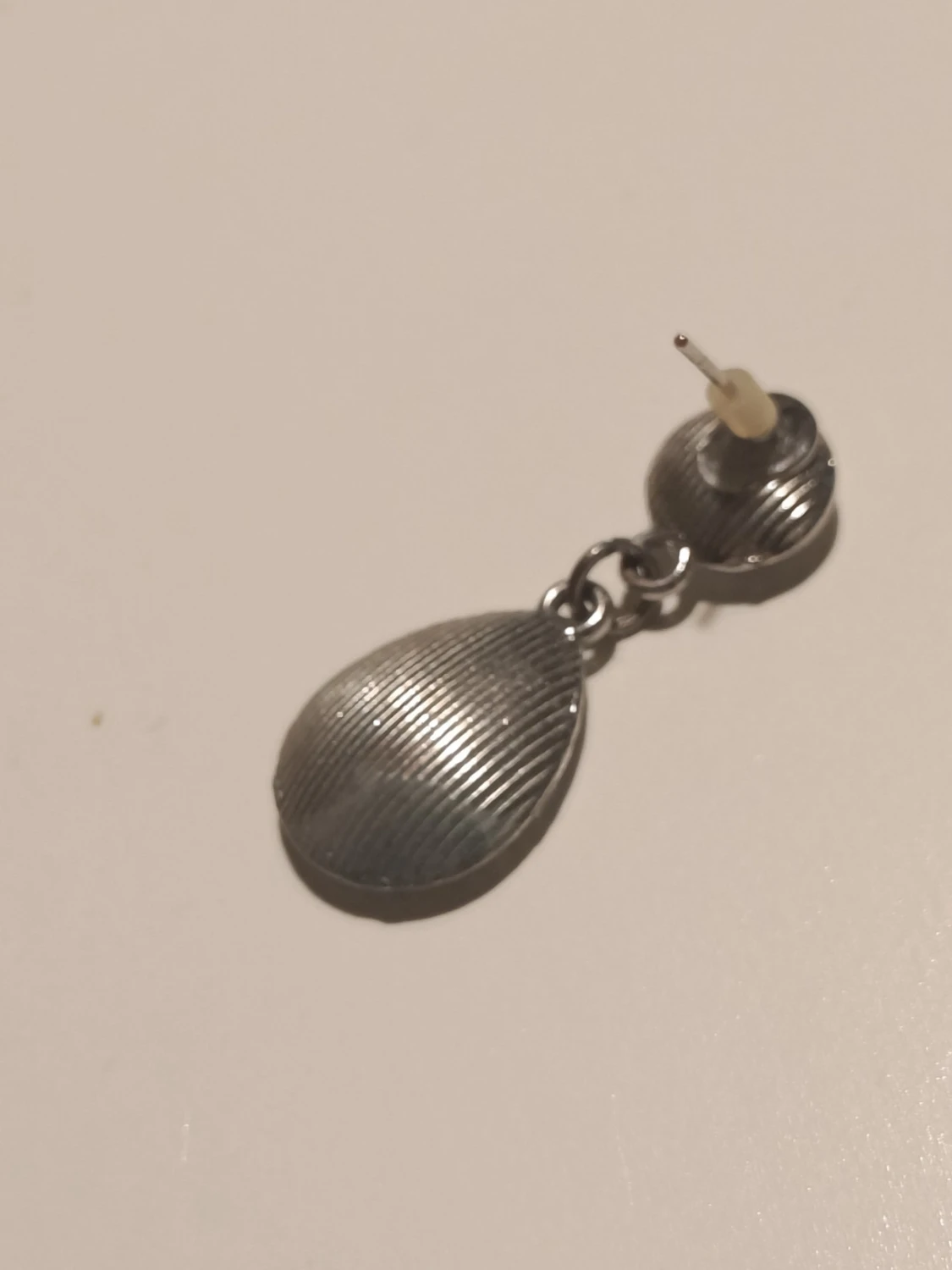 Silvriga droppformade örhängen - 1