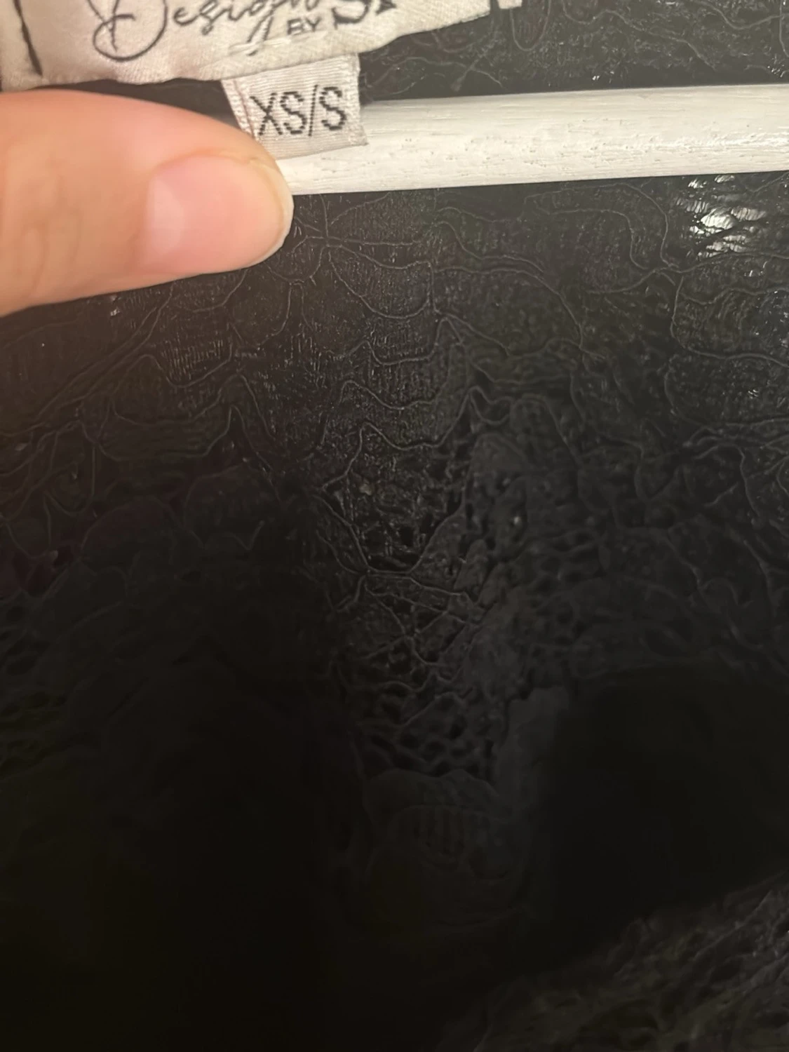 Svart spetsblus med knut från Brisli - 2