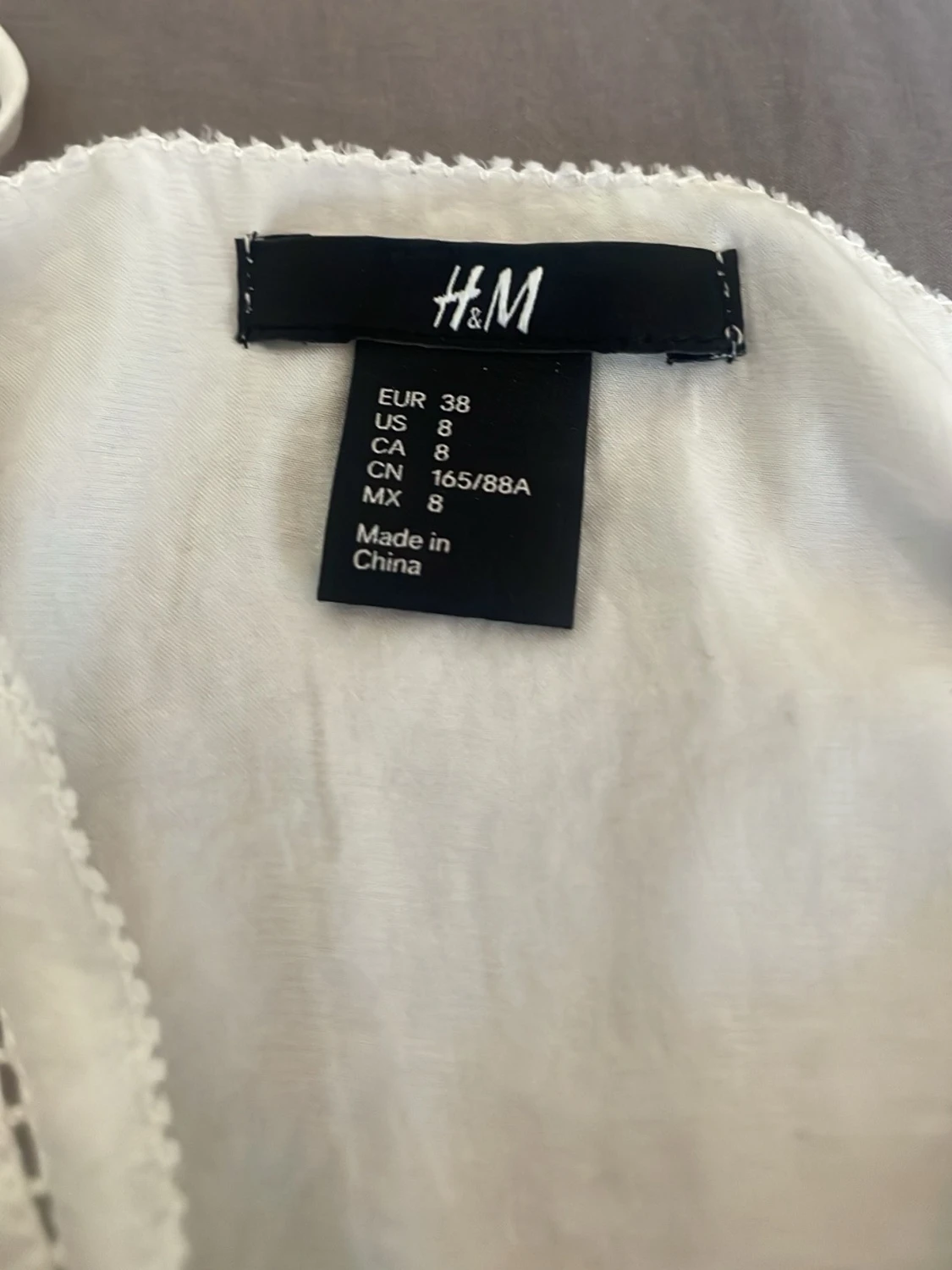 Vit linnetopp från H&M med spetsdetaljer - 1