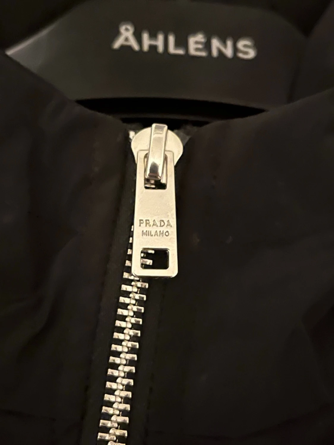 Svart vindjacka från Prada - 2