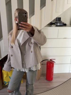 Jacka - Super snygg jacka, använd ca 3 gånger så inprincip som ny💕💕