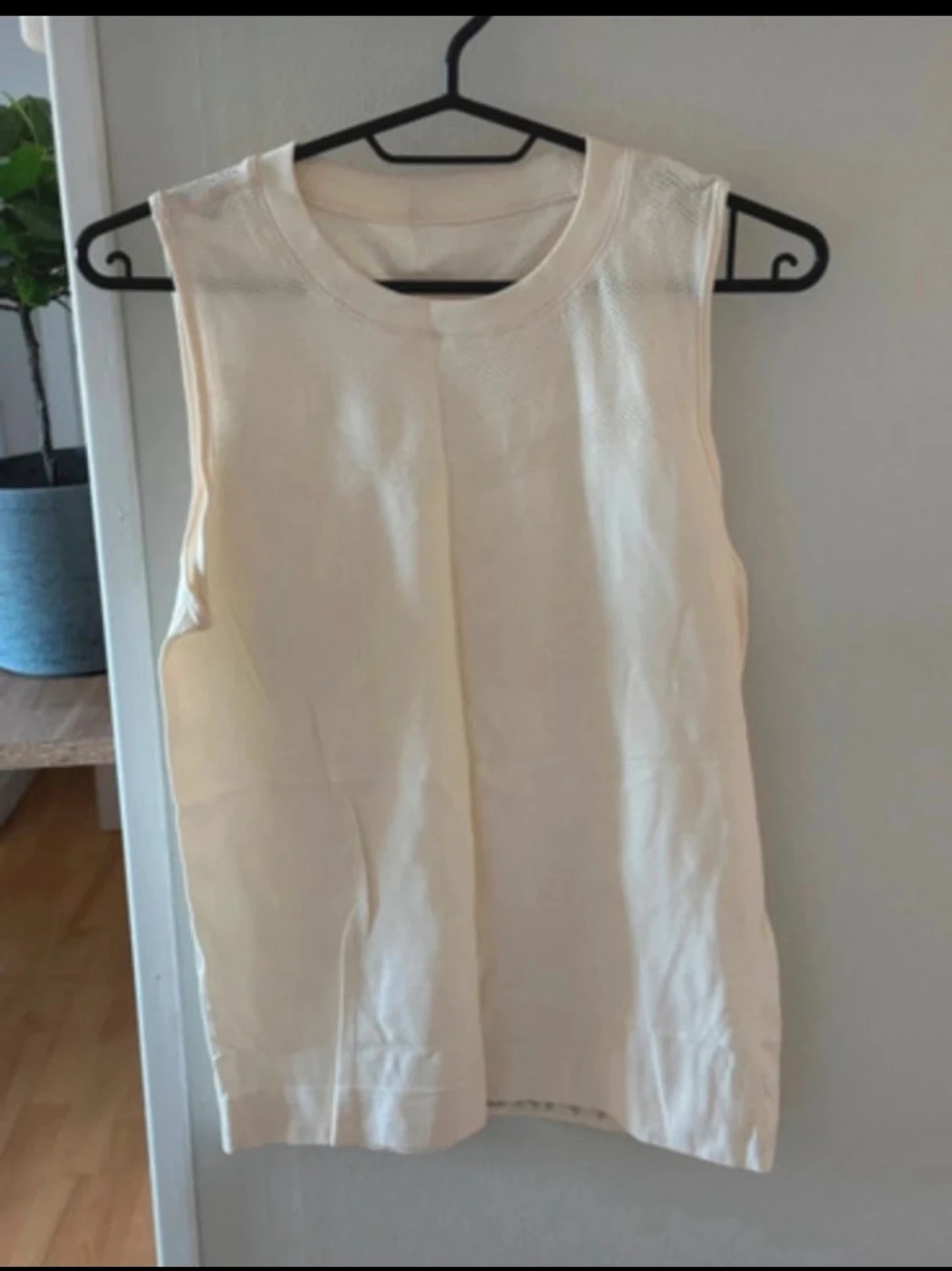 Vit ärmlös träningstopp från TriDri - 1