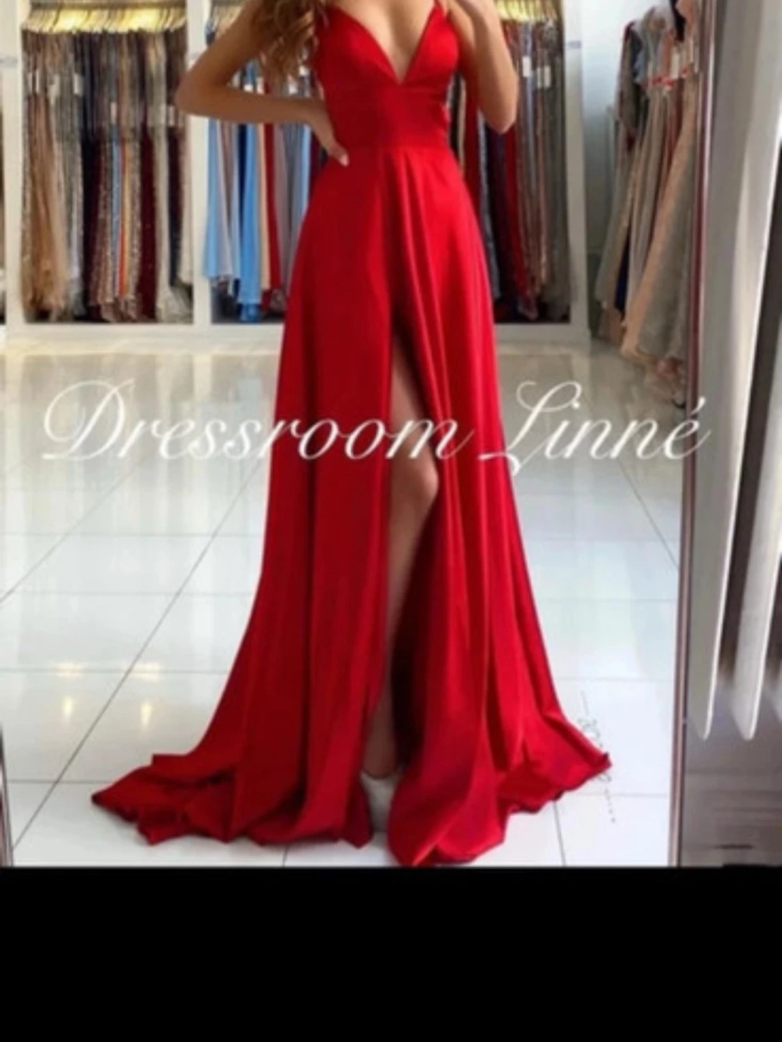 Röd långklänning med slits