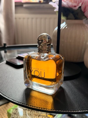 Emporio Armani Because It’s You  - Säljer Because It’s You från Emporio Armani.  * Ca 95% kvar (se bilder) * Söt och feminin doft * Originalflaska * Förvarad mörkt och svalt  Perfekt vardagsparfym eller om du vill testa till bra pris ✨