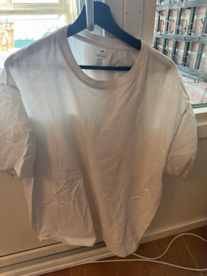 4 t-shirts från H&M - 4 t-shirt från h&m med loose fit 