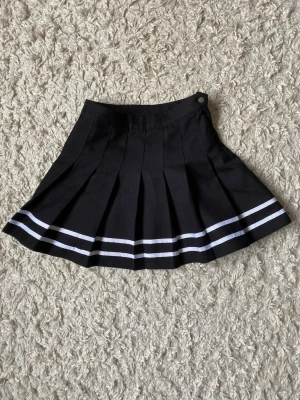 Söt kjol - Supergullig kjol med volanger, använd men i fint skick!