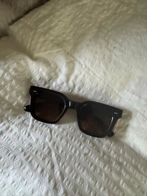 CHIMI - Jättesnygga solglasögon som knappt har används. Inga defekter och fodral medför. Nypris 1399kr💕🙌🏻