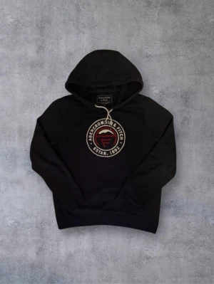 Abercrombie & Fitch Hoodie - Storlek M, bra skick. Fraktar så snabbt som möjligt. 