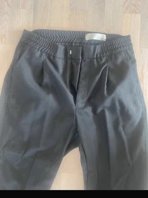 Adnym atelier byxor - Säljer dessa Adnym atelier byxor som är i väldigt bra skick! Storlek L