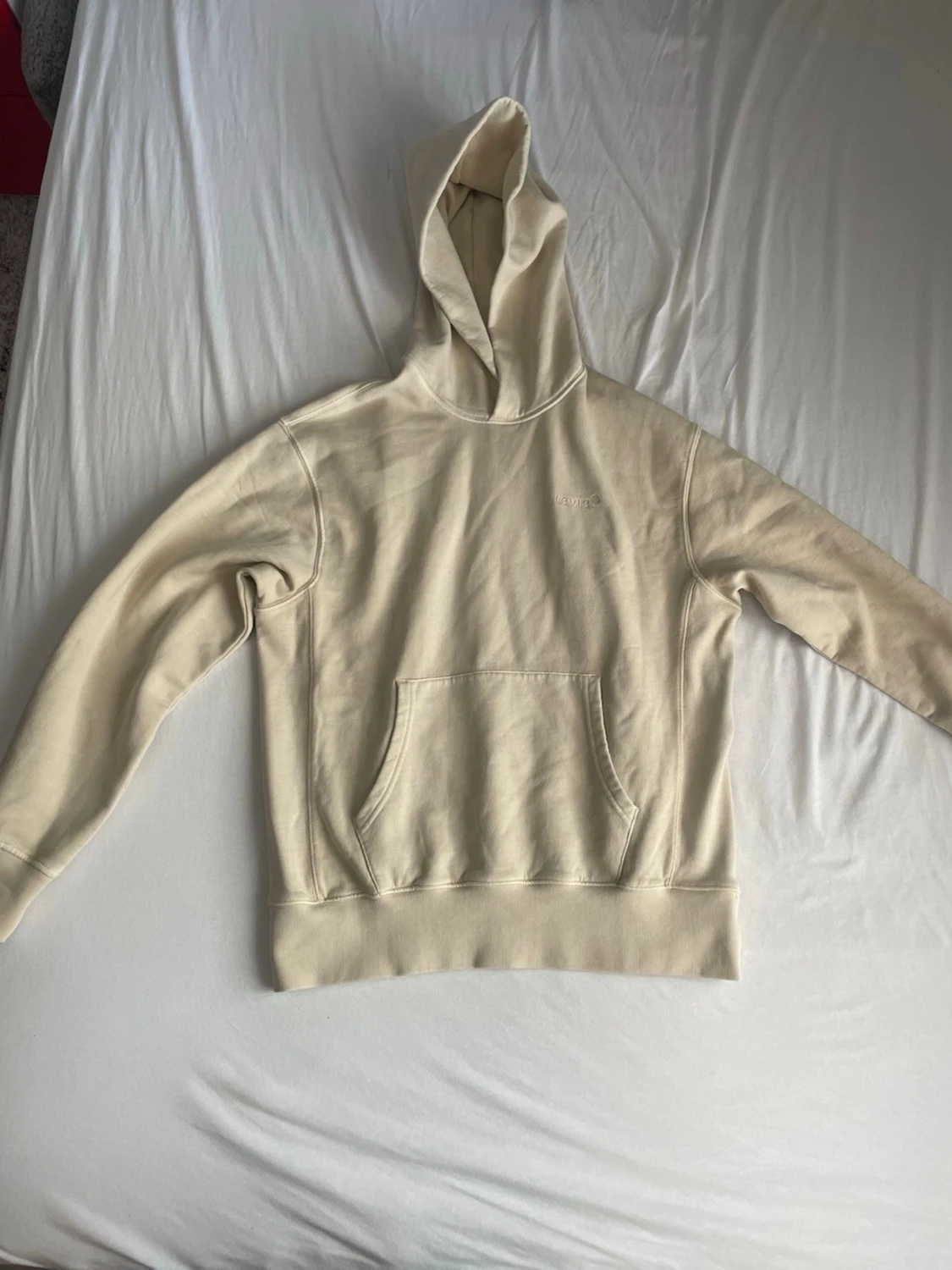 Beige hoodie från Levi's med brodyr