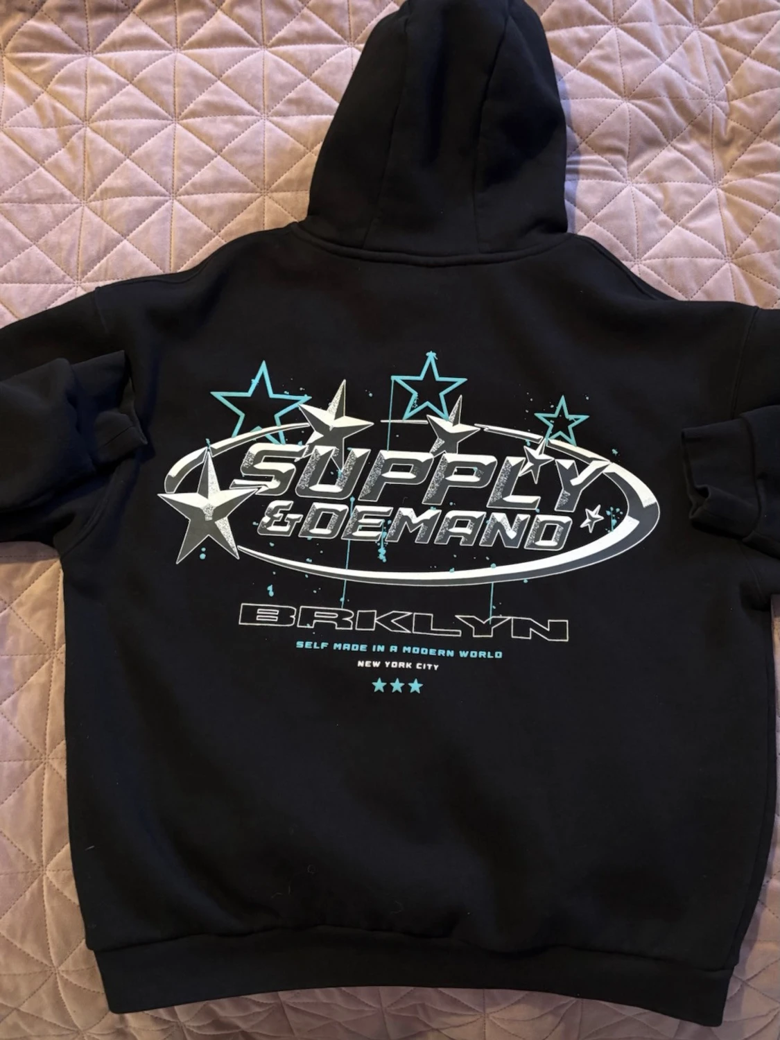 Svart hoodie Supply & Demand - 1