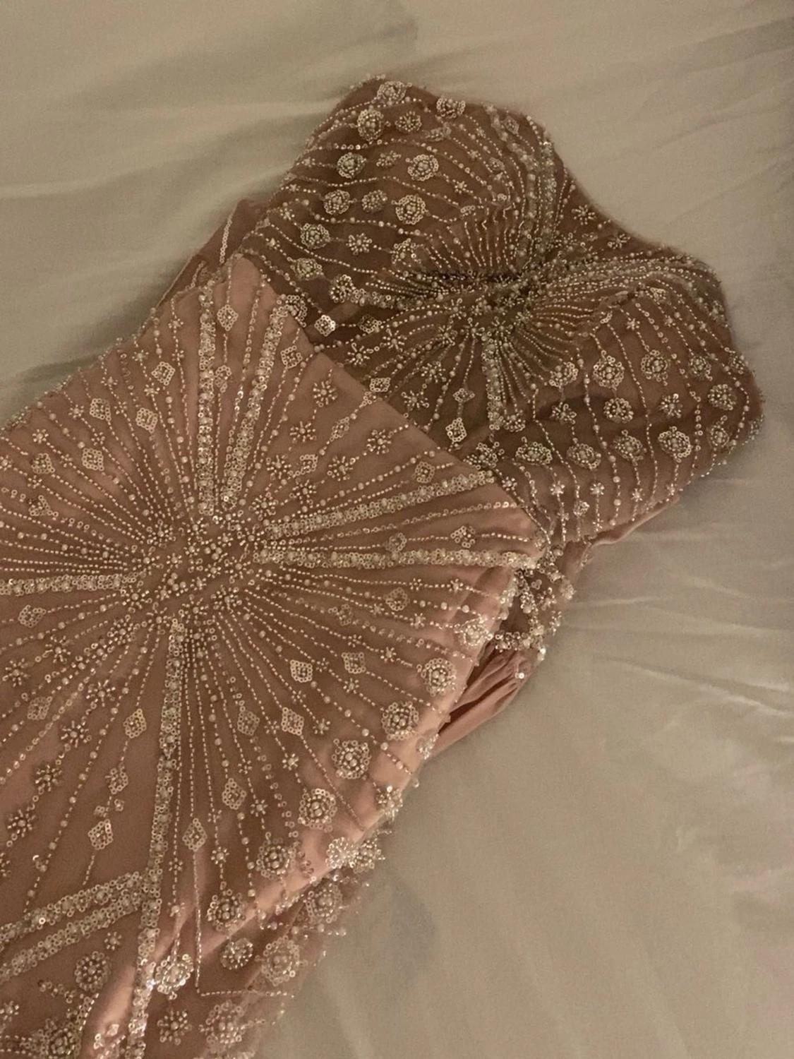 Rosa långklänning med cape och pärlor - 1