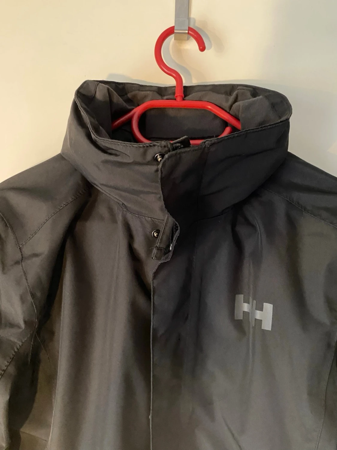 Svart Helly Hansen regnjacka - 3