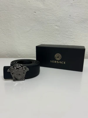 Versace Bälte  - Helt ny aldrig använd. Storlek 110. Snabb frakt endast bälte 