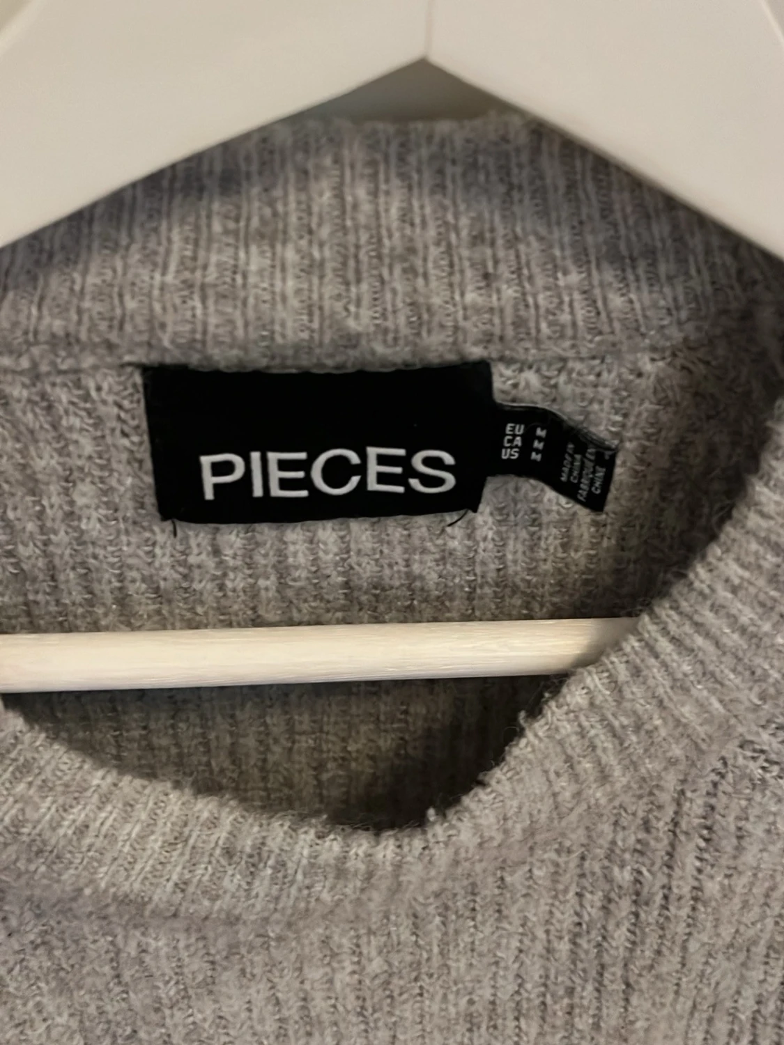 Grå stickad tröja från Pieces - 1