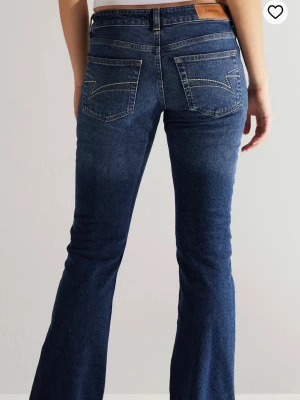 Bootcut jeans från Junkyard🩷 - Supersnygga lowaist bootcut jeans från Junkyard! Super trendiga och passar till allt. Jag köpte i fel storlek så därav är de oanvända. Är öppen för olika prisförslag💝