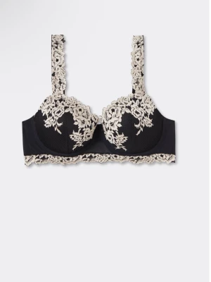Intimissimi BH - Säljer en skitsnygg BH från intimissimi. Svart bh med vadderade kupor och dekorativ beige spetsbrodyr. Bh:n har breda axelband täckta av spets och fina spetsdetaljer längs nederkanten. Perfekt för dig som gillar en lyxig och feminin look. ❤️