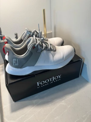 Footjoy golfskor  - Tja säljer nu ett par otroligt sjysta footjoy prolite skor i otroligt bra skick, då de var lite för små för mig. Bara att höra av er vid frågor eller funderingar!