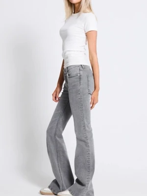 Low waist flare jeans från lager 157 - Snygga grå jeans med bootcut passform och låg midja från lager 157, strl xs. Aldrig använda!