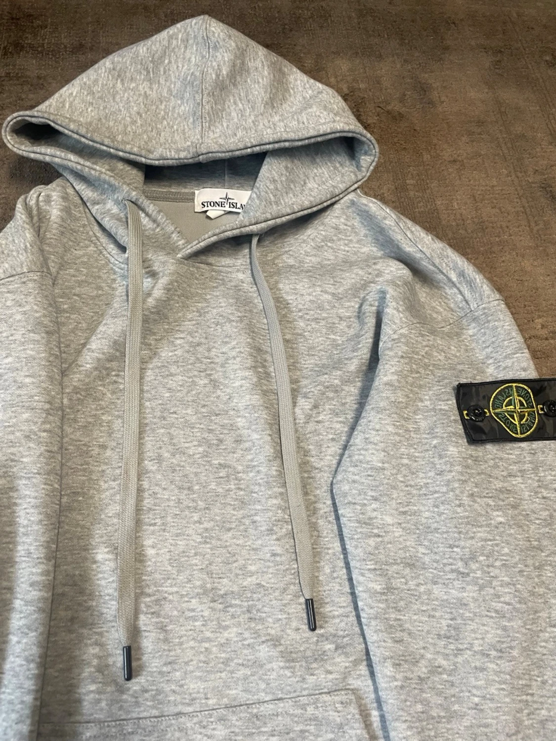 Grå hoodie från Stone Island - 1