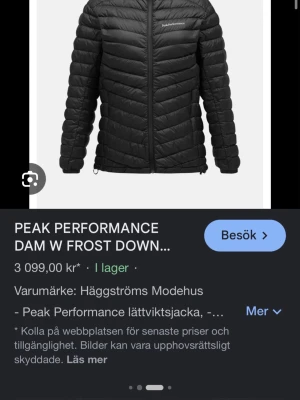 Svart dunjacka Peak Performance - Snygg svart dunjacka från Peak Performance. storlek xs! Bra skick och använd en hel höst, tveka inte att höra av er för fler bilder 💞