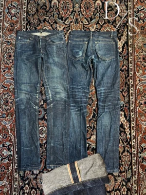 Vintage APC Selvedge jeans - Riktigt schyssta Selvedge jeans från Apc, storlekslappen är sliten så det står ej storleken men enligt måtten så uppskattas det till storlek 28. Jätte bra skick. Modell: petit new Paris Midja:38,5cm längd: 100cm benöppning: 17cm