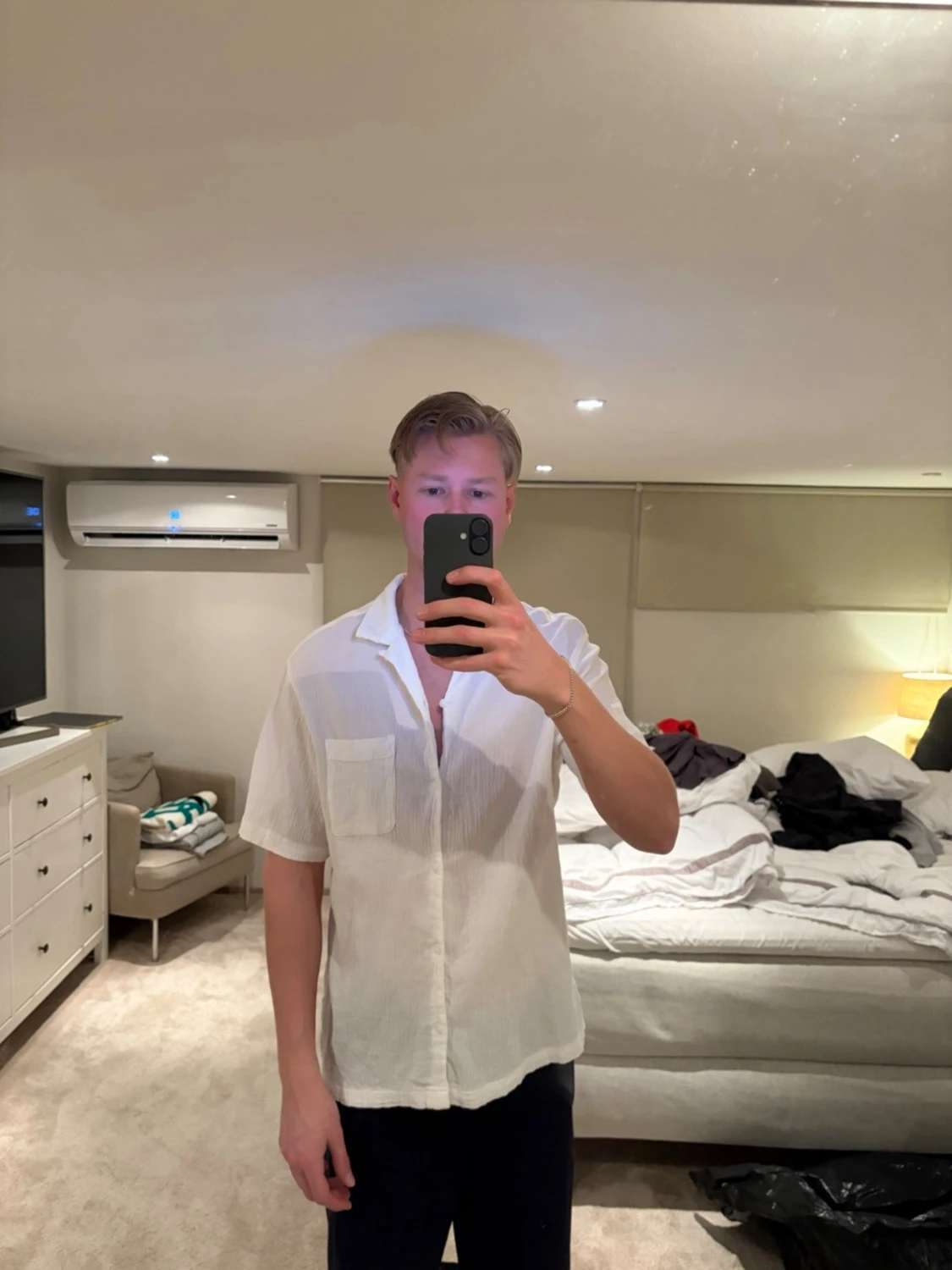 Vit kortarmad skjorta urban outfitters