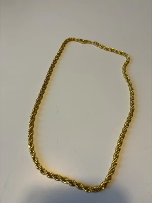 Cordell halsband i rostfritt stål - Jag säljer ett cordell halsband i rostfritt stål. Den är helt oanvänd och är 55 cm.