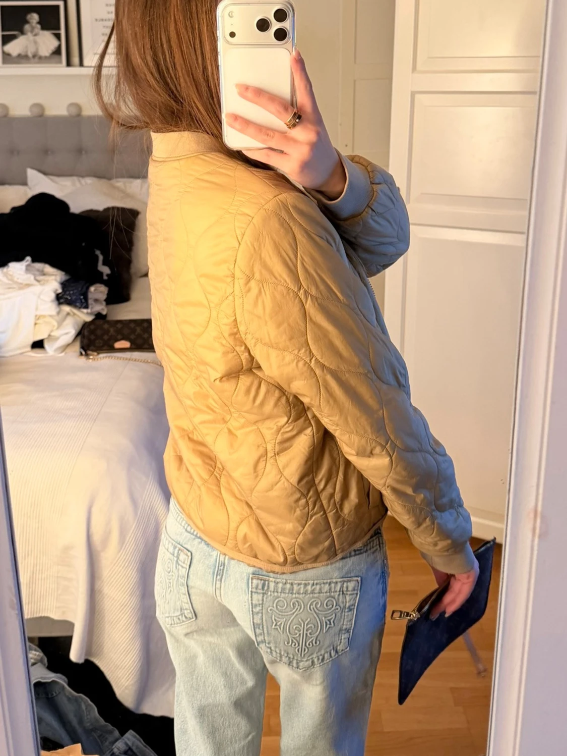 Beige dunjacka perfekt som vårjacka.  - 2