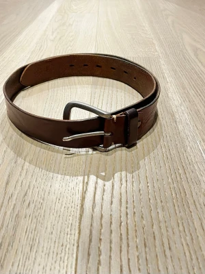 Vegetable Tanned Leather Belt - Brunt läder bälte i storlek 90.