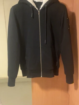  Moose Knuckles Bunny jacka  - Välomskött och fin jacka, inköpt på thernlunds i Nacka forum 