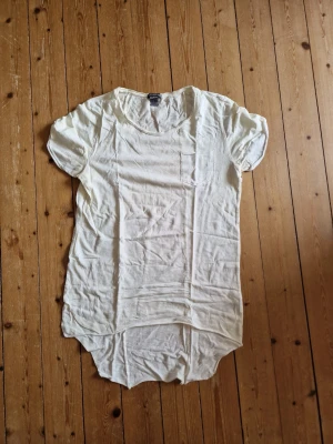 HM Divided t-shirt XS Helt ny oanvänd  - Aldrig använd tröja. 