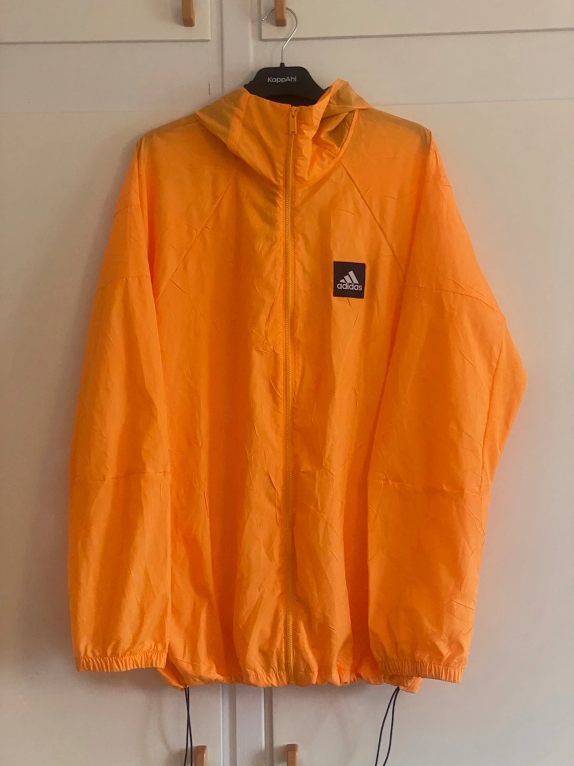 Orange vindjacka från Adidas