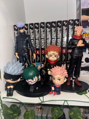 Jujutsu Kaisen figures  - Selling: - Gojo figure - Gojo chibi figure - maki bubble head - yuiji bubble head - sukuna figure - yuiji figure   Prices are negotiable, amazing condition! Can even give one of the bubble heads empty boxes. If you wanna buy funko pops or everything, check my profile!
