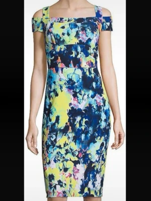 Färgglad Offshoulder Klänning - Helt ny och köpt i USA. ($89 = ca 827kr) Knälång.