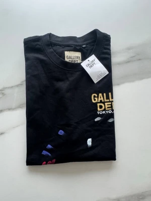 Gallery Dept t-shirt Tokyo - Svart limited Tokyo Gallery Dept. T-shirt i storlek M. Helt ny med tags! Kom vid funderingar eller med prisförslag 😊