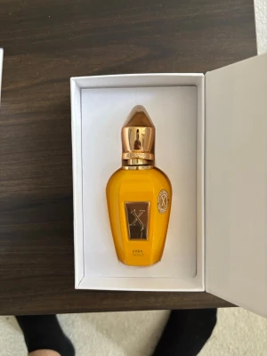 Xerjoff Erba Gold parfym 50ml - Lyxig parfym från Xerjoff i modellen Erba Gold tycker inte om den. Den är bara testat pris kan diskuteras 