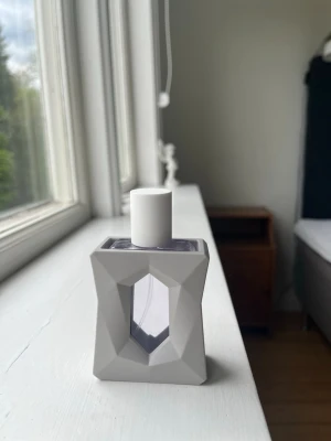 Ariana grande parfym God is a woman - Oanvänd Ariana grande parfym ”God is a woman”