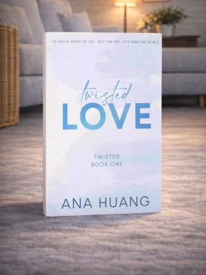 Twisted Love (Normal size – not pocket) - Skick: Helt ny bok. Omslag: Pappercover. Storlek: standard (inte pocket). Förpackning: I sitt originala plastomslag. Från: Home Books – Stockholm. Snabb leverans inom Sverige. 