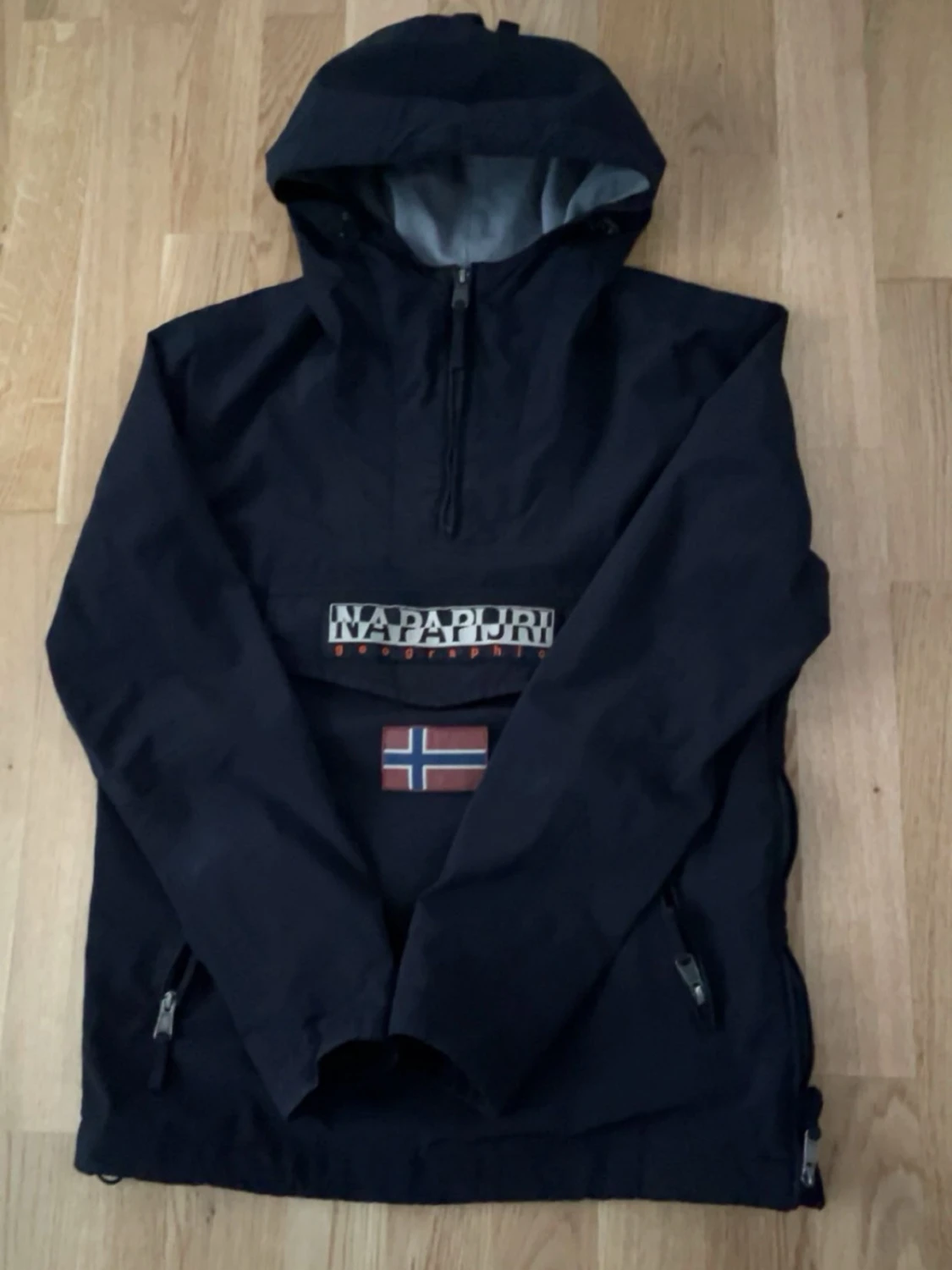 Svart vindjacka från Napapijri